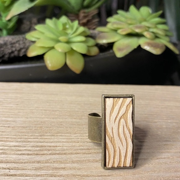 HANDMADE Jewelry Set Wood Brass Engraved Animal Print Artisian Ring & Earrings - Picture 4 of 5